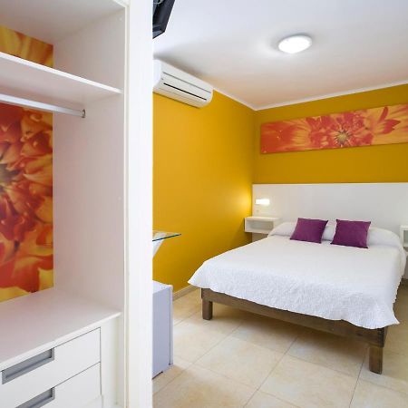 Hostal Costa Blanca Ibiza-stad Buitenkant foto